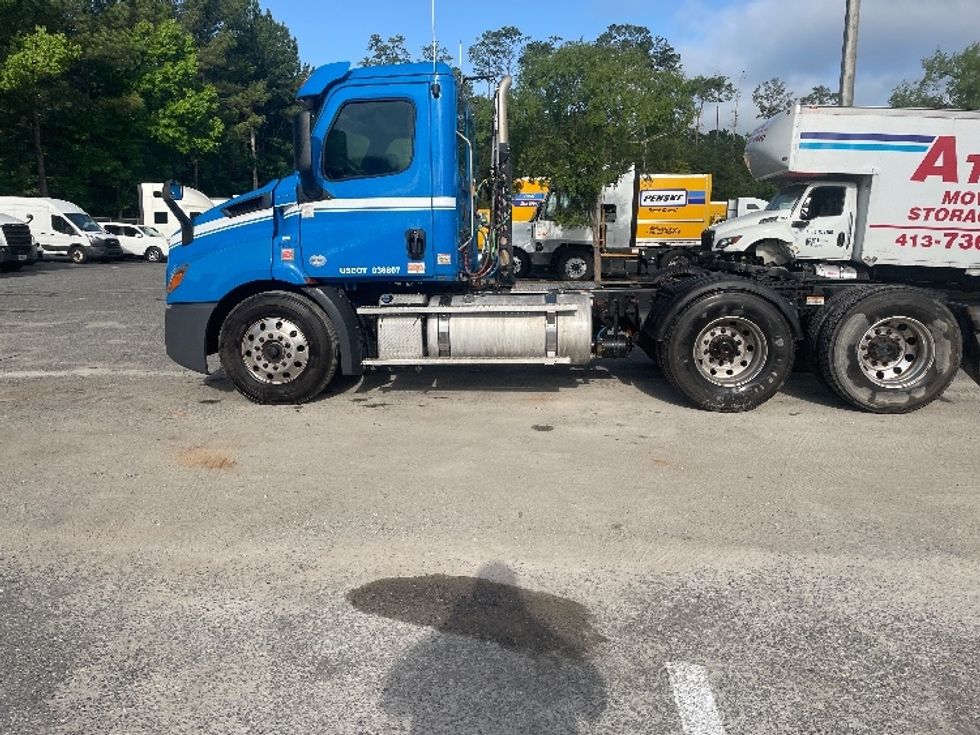 Day Cab Tractor-Heavy Duty Tractors-Freightliner-2019-T11664ST-Jacksonville-FL-309,871\n\t\tmiles-$ 50,500 - Image 4
