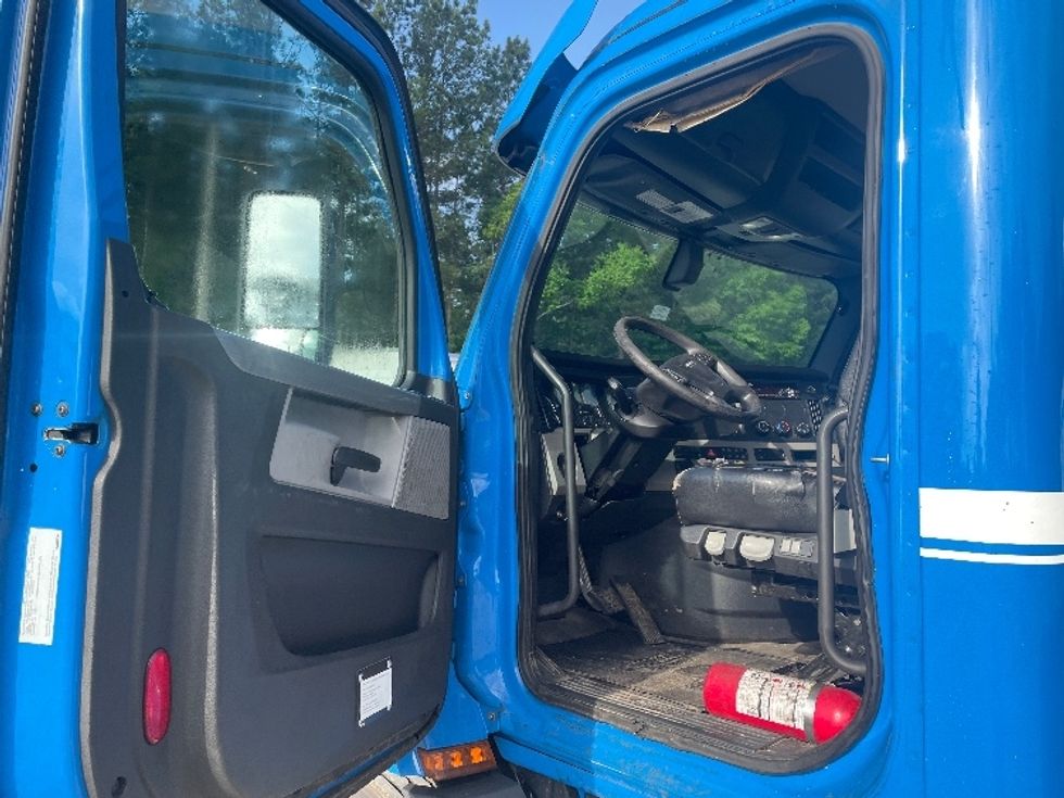 Day Cab Tractor-Heavy Duty Tractors-Freightliner-2019-T11664ST-Jacksonville-FL-309,871\n\t\tmiles-$ 50,500 - Image 9