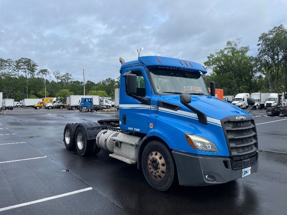 Day Cab Tractor-Heavy Duty Tractors-Freightliner-2019-T11664ST-Jacksonville-FL-317,654\n\t\tmiles-$ 50,250 - Image 1