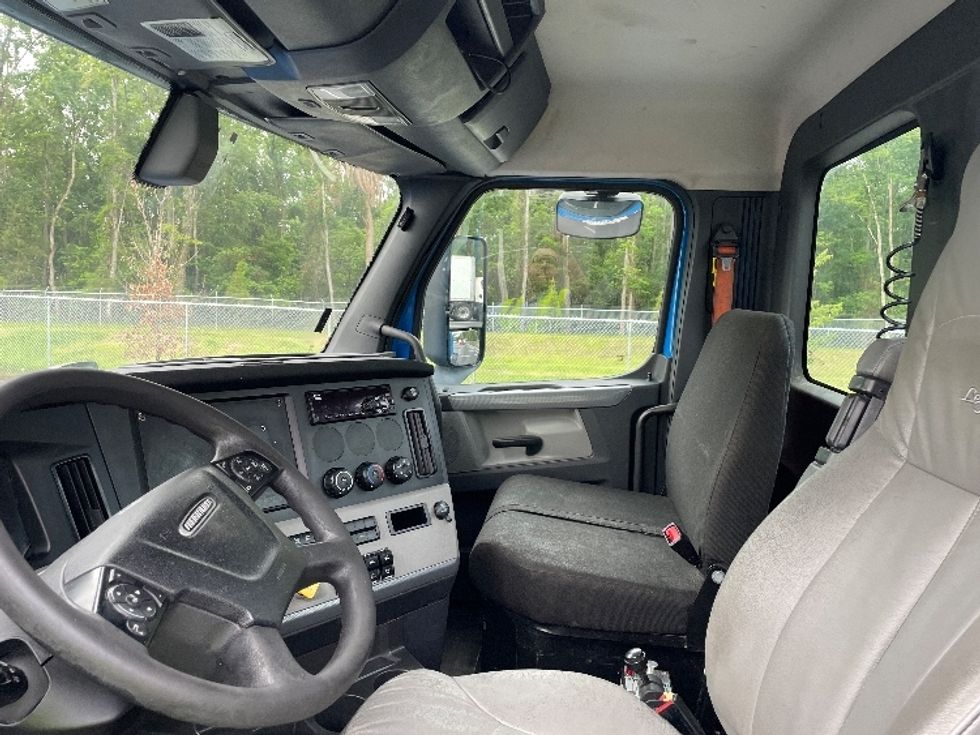 Day Cab Tractor-Heavy Duty Tractors-Freightliner-2019-T11664ST-Jacksonville-FL-317,654\n\t\tmiles-$ 50,250 - Image 10