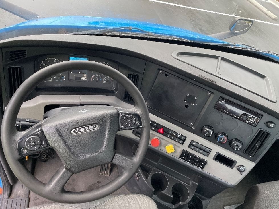 Day Cab Tractor-Heavy Duty Tractors-Freightliner-2019-T11664ST-Jacksonville-FL-317,654\n\t\tmiles-$ 50,250 - Image 11