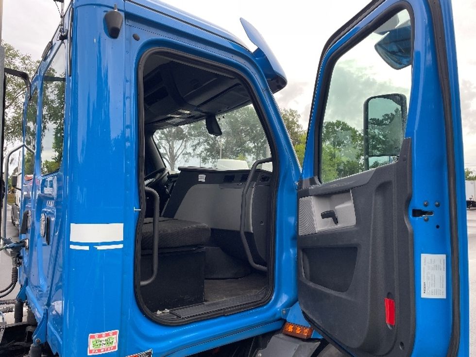 Day Cab Tractor-Heavy Duty Tractors-Freightliner-2019-T11664ST-Jacksonville-FL-317,654\n\t\tmiles-$ 50,250 - Image 12