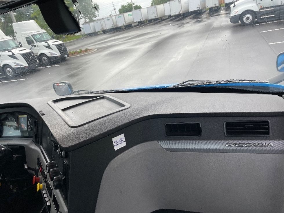 Day Cab Tractor-Heavy Duty Tractors-Freightliner-2019-T11664ST-Jacksonville-FL-317,654\n\t\tmiles-$ 50,250 - Image 13