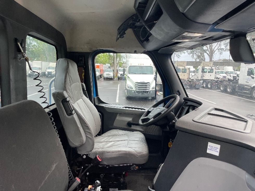 Day Cab Tractor-Heavy Duty Tractors-Freightliner-2019-T11664ST-Jacksonville-FL-317,654\n\t\tmiles-$ 50,250 - Image 14