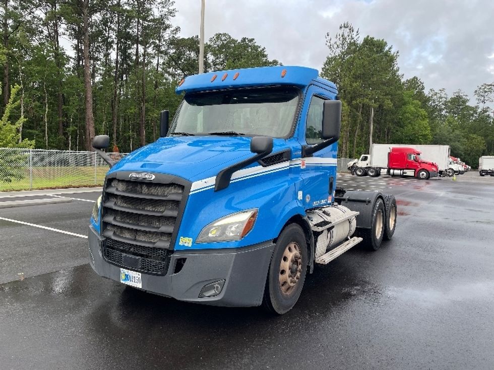 Day Cab Tractor-Heavy Duty Tractors-Freightliner-2019-T11664ST-Jacksonville-FL-317,654\n\t\tmiles-$ 50,250 - Image 3