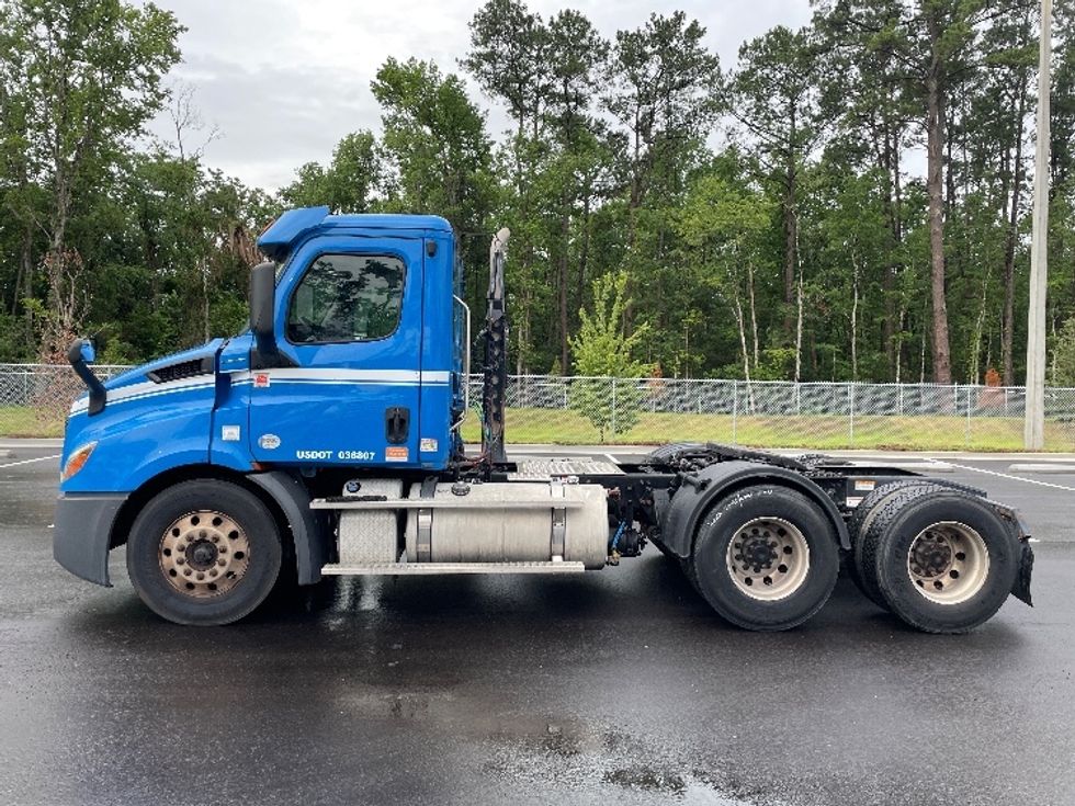 Day Cab Tractor-Heavy Duty Tractors-Freightliner-2019-T11664ST-Jacksonville-FL-317,654\n\t\tmiles-$ 50,250 - Image 4