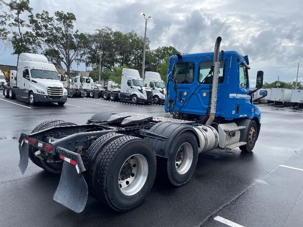 Day Cab Tractor-Heavy Duty Tractors-Freightliner-2019-T11664ST-Jacksonville-FL-317,654\n\t\tmiles-$ 50,250 - Image 7