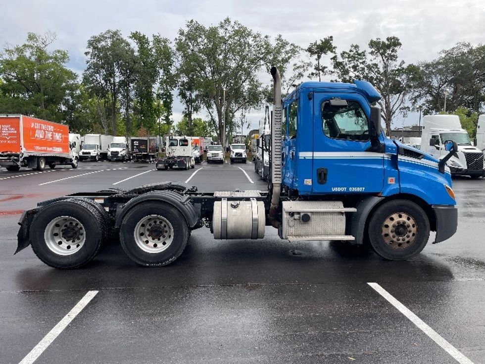 Day Cab Tractor-Heavy Duty Tractors-Freightliner-2019-T11664ST-Jacksonville-FL-317,654\n\t\tmiles-$ 50,250 - Image 8