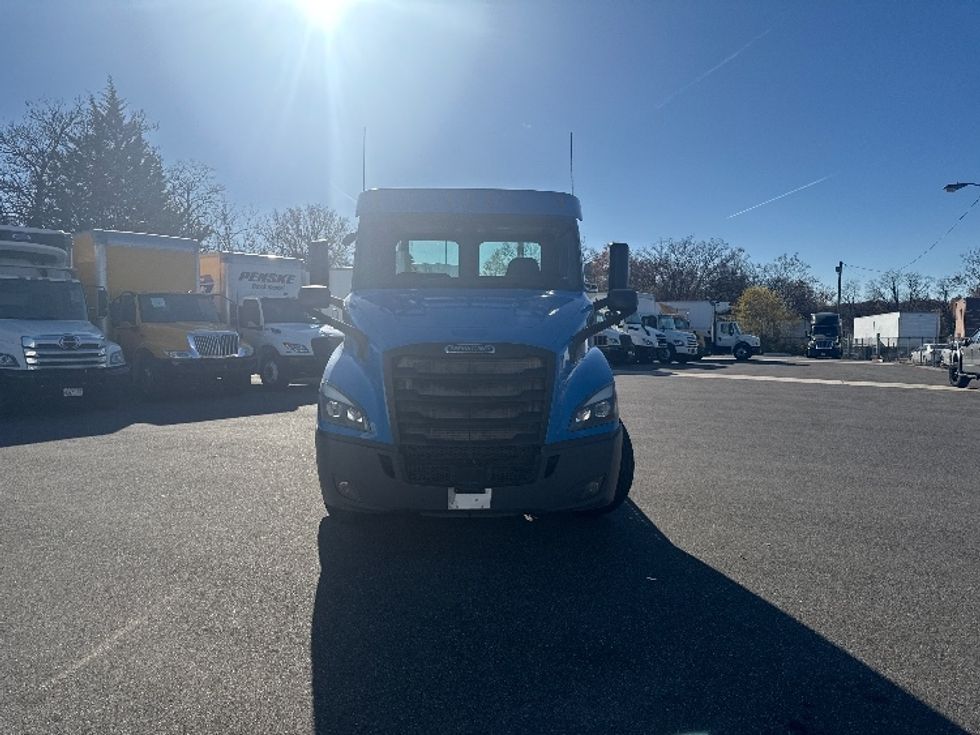 Day Cab Tractor-Heavy Duty Tractors-Freightliner-2019-T11664ST-Jessup-MD-412,762\n\t\tmiles-$ 38,250 - Image 2