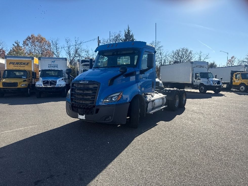 Day Cab Tractor-Heavy Duty Tractors-Freightliner-2019-T11664ST-Jessup-MD-412,762\n\t\tmiles-$ 38,250 - Image 3