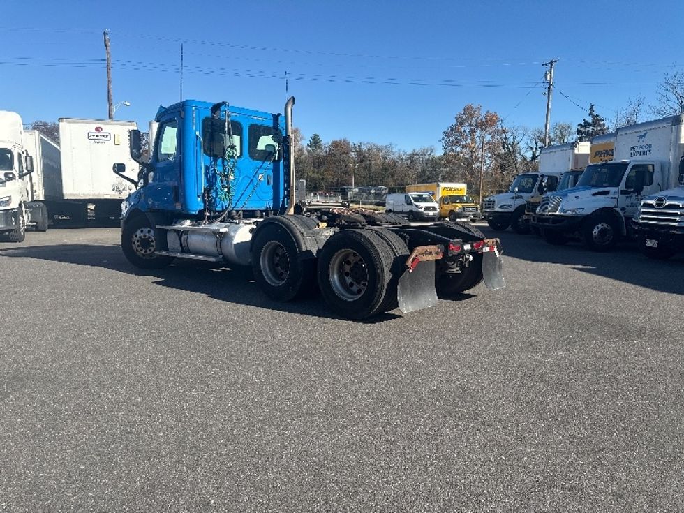 Day Cab Tractor-Heavy Duty Tractors-Freightliner-2019-T11664ST-Jessup-MD-412,762\n\t\tmiles-$ 38,250 - Image 5