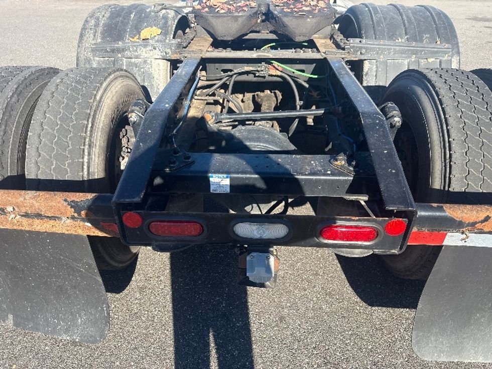 Day Cab Tractor-Heavy Duty Tractors-Freightliner-2019-T11664ST-Jessup-MD-412,762\n\t\tmiles-$ 38,250 - Image 6