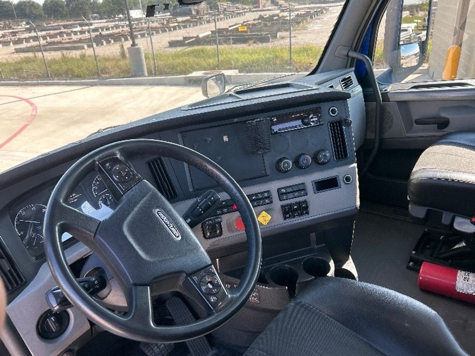 Day Cab Tractor-Heavy Duty Tractors-Freightliner-2019-T11664ST-Katy-TX-195,099\n\t\tmiles-$ 56,250 - Image 10