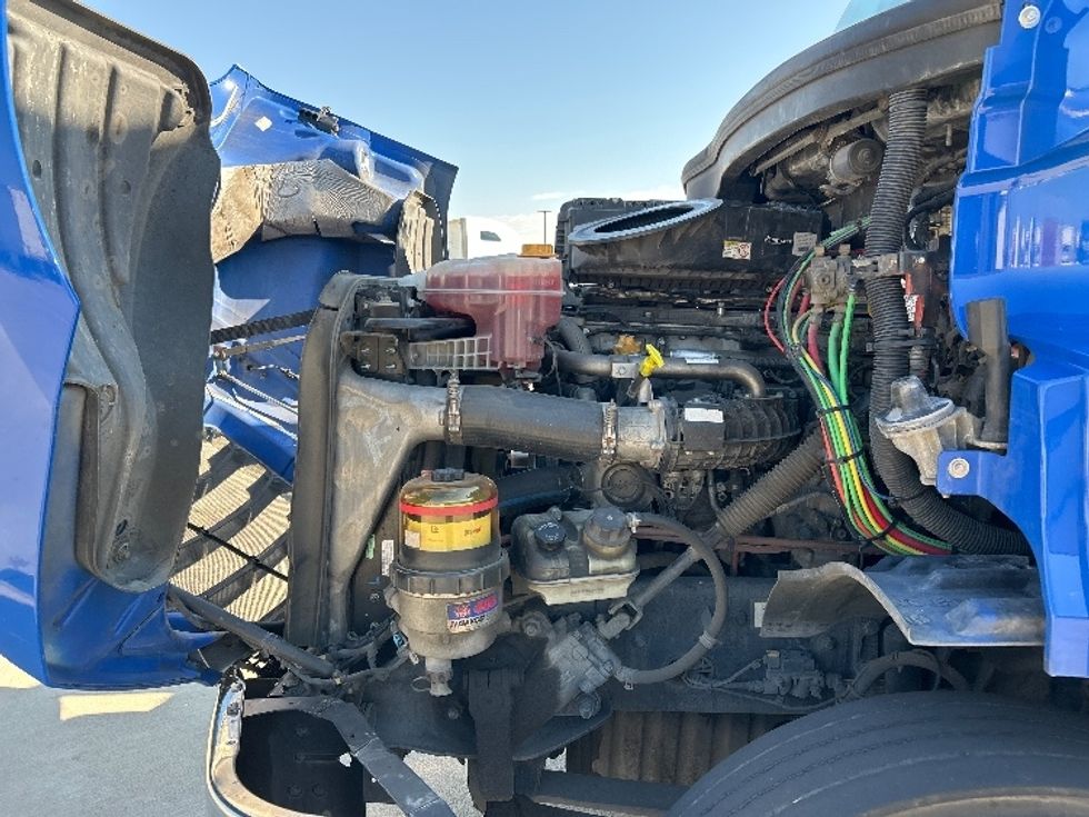 Day Cab Tractor-Heavy Duty Tractors-Freightliner-2019-T11664ST-Katy-TX-195,099\n\t\tmiles-$ 56,250 - Image 16