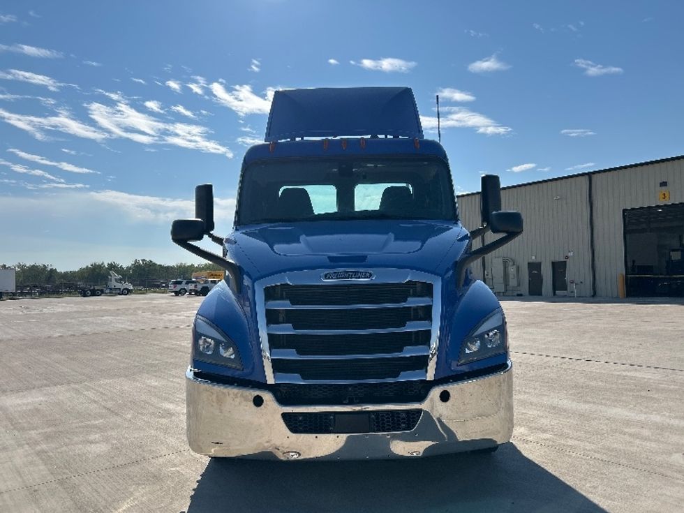 Day Cab Tractor-Heavy Duty Tractors-Freightliner-2019-T11664ST-Katy-TX-195,099\n\t\tmiles-$ 56,250 - Image 2