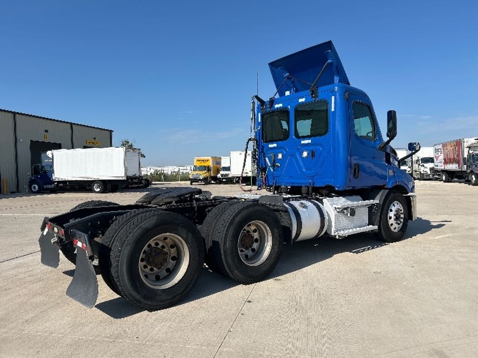 Day Cab Tractor-Heavy Duty Tractors-Freightliner-2019-T11664ST-Katy-TX-195,099\n\t\tmiles-$ 56,250 - Image 7