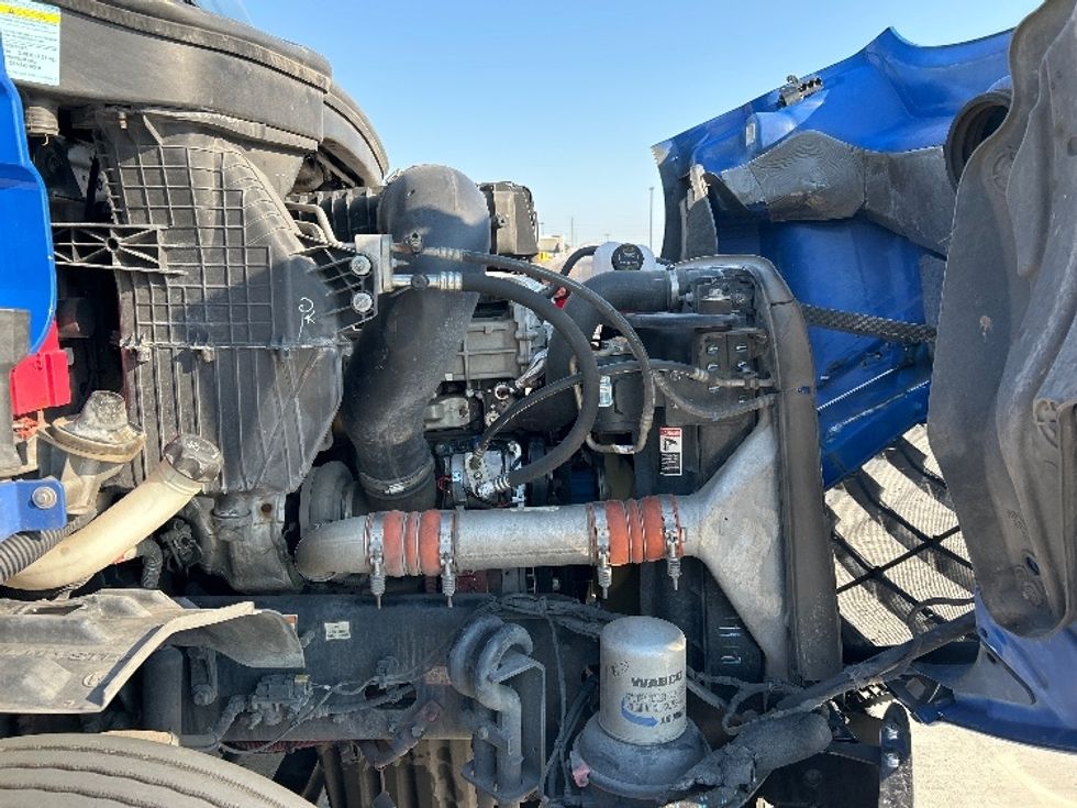 Day Cab Tractor-Heavy Duty Tractors-Freightliner-2019-T11664ST-Katy-TX-240,688\n\t\tmiles-$ 53,500 - Image 15