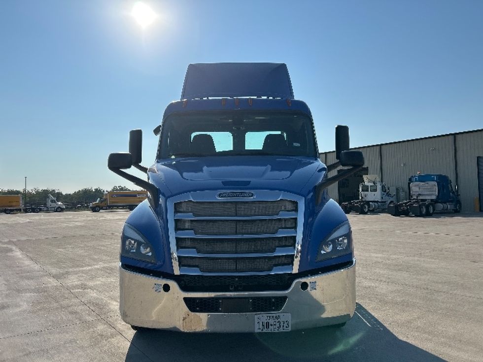Day Cab Tractor-Heavy Duty Tractors-Freightliner-2019-T11664ST-Katy-TX-240,688\n\t\tmiles-$ 53,500 - Image 2