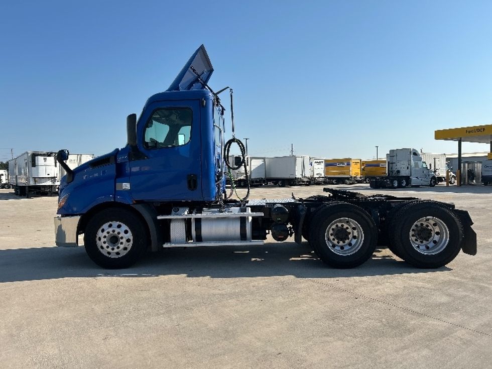 Day Cab Tractor-Heavy Duty Tractors-Freightliner-2019-T11664ST-Katy-TX-240,688\n\t\tmiles-$ 53,500 - Image 4
