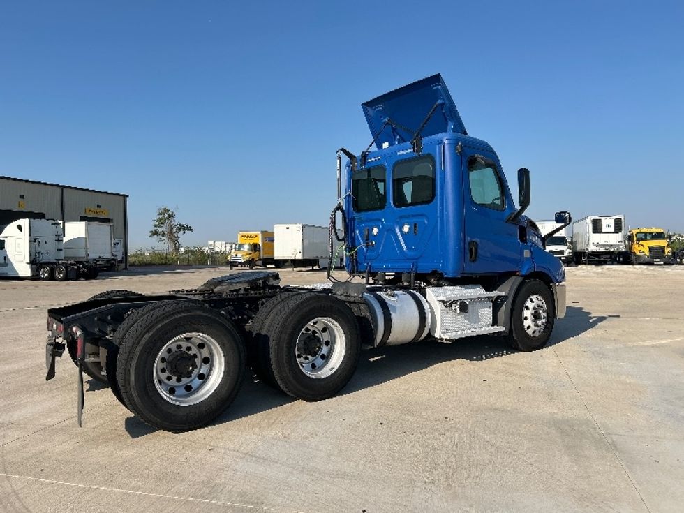 Day Cab Tractor-Heavy Duty Tractors-Freightliner-2019-T11664ST-Katy-TX-240,688\n\t\tmiles-$ 53,500 - Image 7
