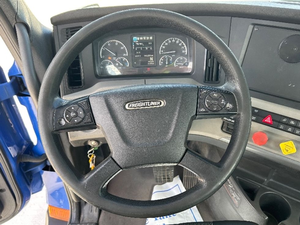 Day Cab Tractor-Heavy Duty Tractors-Freightliner-2019-T11664ST-Katy-TX-283,291\n\t\tmiles-$ 48,750 - Image 11