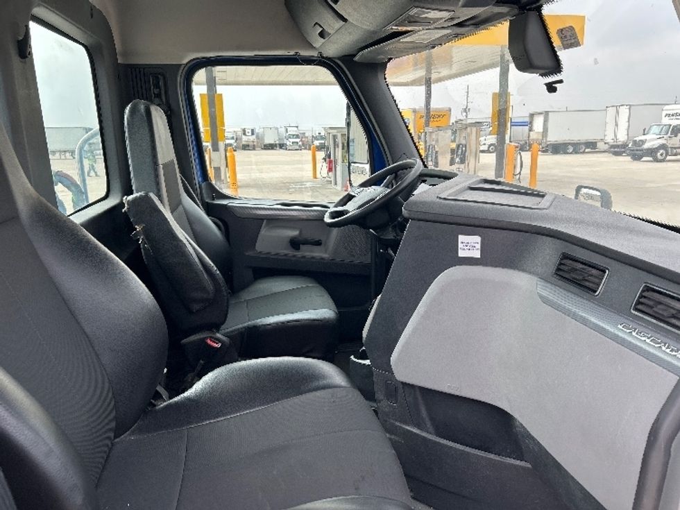 Day Cab Tractor-Heavy Duty Tractors-Freightliner-2019-T11664ST-Katy-TX-283,291\n\t\tmiles-$ 48,750 - Image 14