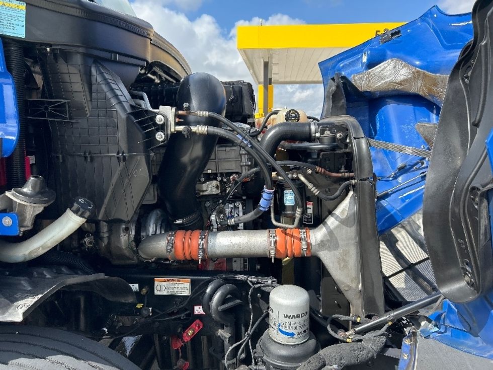 Day Cab Tractor-Heavy Duty Tractors-Freightliner-2019-T11664ST-Katy-TX-283,291\n\t\tmiles-$ 48,750 - Image 15