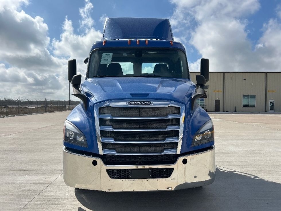 Day Cab Tractor-Heavy Duty Tractors-Freightliner-2019-T11664ST-Katy-TX-283,291\n\t\tmiles-$ 48,750 - Image 2