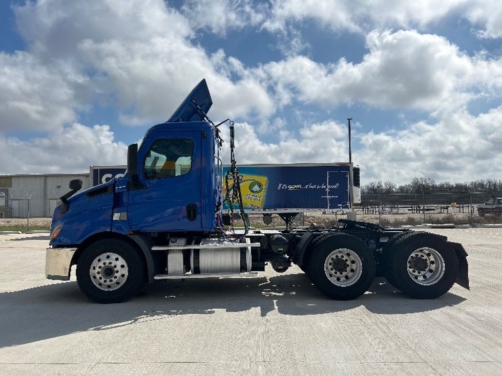 Day Cab Tractor-Heavy Duty Tractors-Freightliner-2019-T11664ST-Katy-TX-283,291\n\t\tmiles-$ 48,750 - Image 4