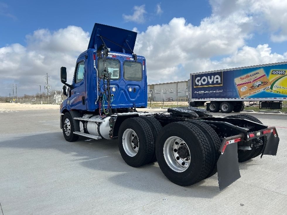 Day Cab Tractor-Heavy Duty Tractors-Freightliner-2019-T11664ST-Katy-TX-283,291\n\t\tmiles-$ 48,750 - Image 5