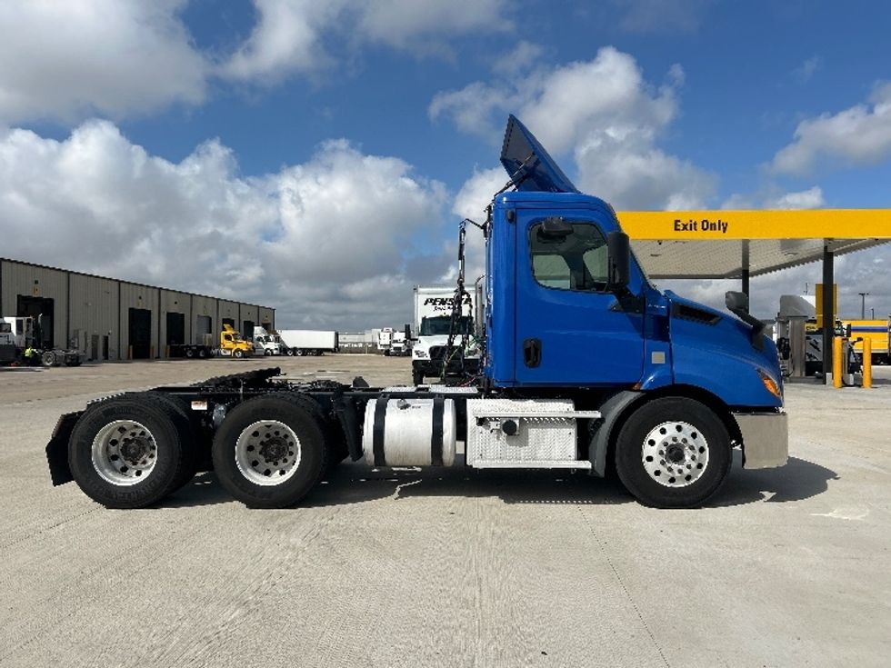 Day Cab Tractor-Heavy Duty Tractors-Freightliner-2019-T11664ST-Katy-TX-283,291\n\t\tmiles-$ 48,750 - Image 8