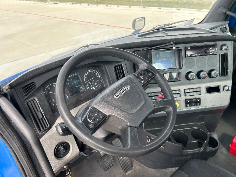 Day Cab Tractor-Heavy Duty Tractors-Freightliner-2019-T11664ST-Katy-TX-288,851\n\t\tmiles-$ 48,500 - Image 10