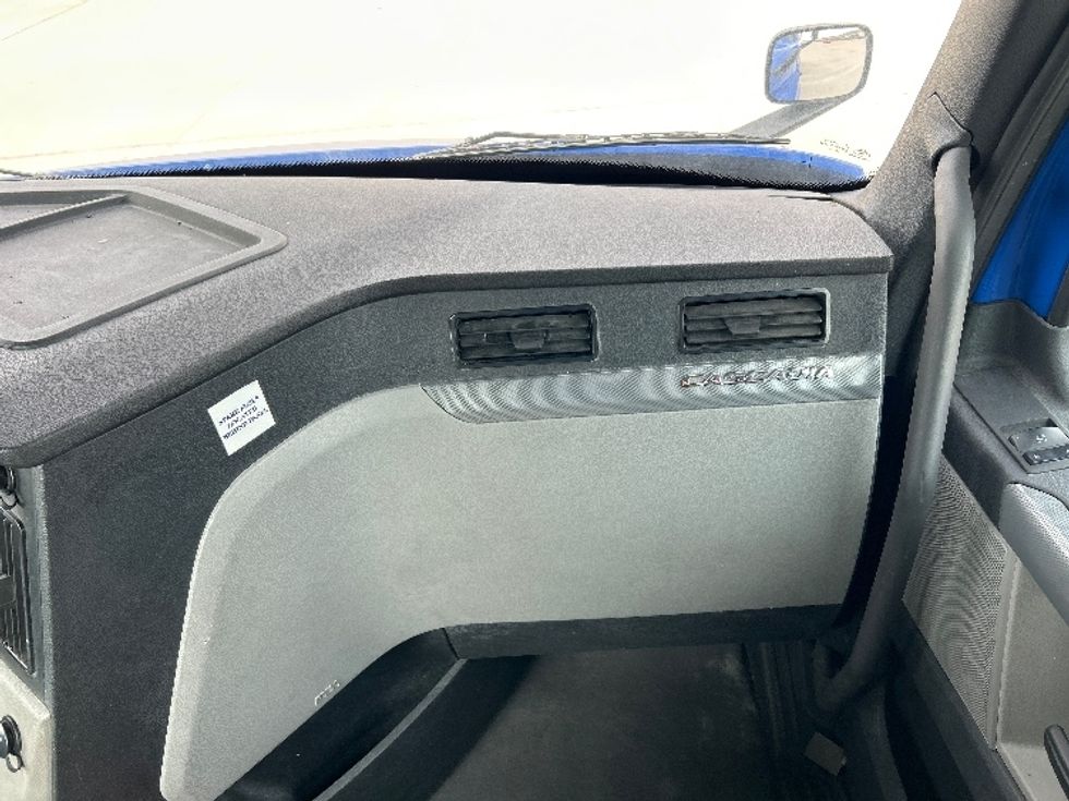 Day Cab Tractor-Heavy Duty Tractors-Freightliner-2019-T11664ST-Katy-TX-288,851\n\t\tmiles-$ 48,500 - Image 12