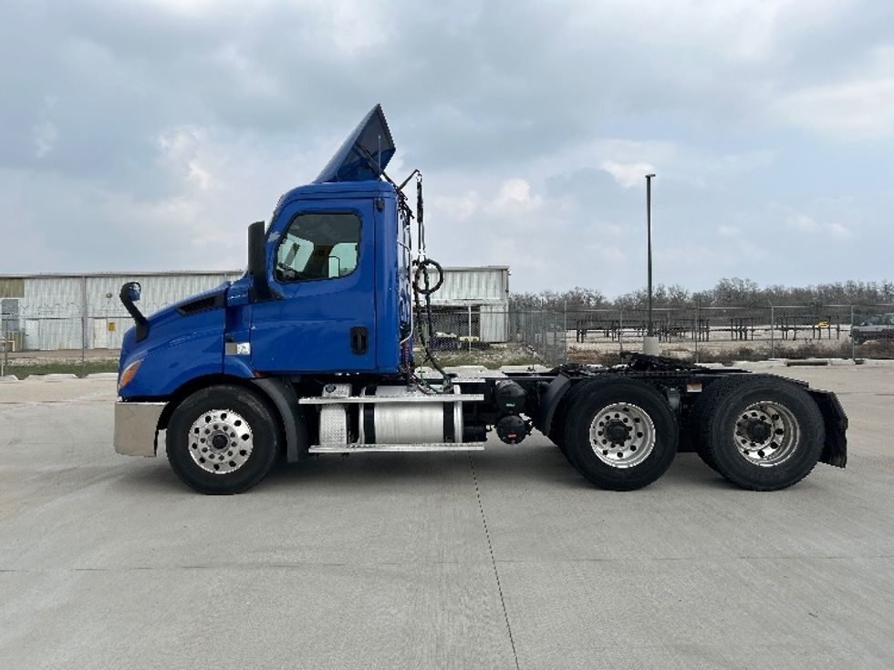 Day Cab Tractor-Heavy Duty Tractors-Freightliner-2019-T11664ST-Katy-TX-288,851\n\t\tmiles-$ 48,500 - Image 4