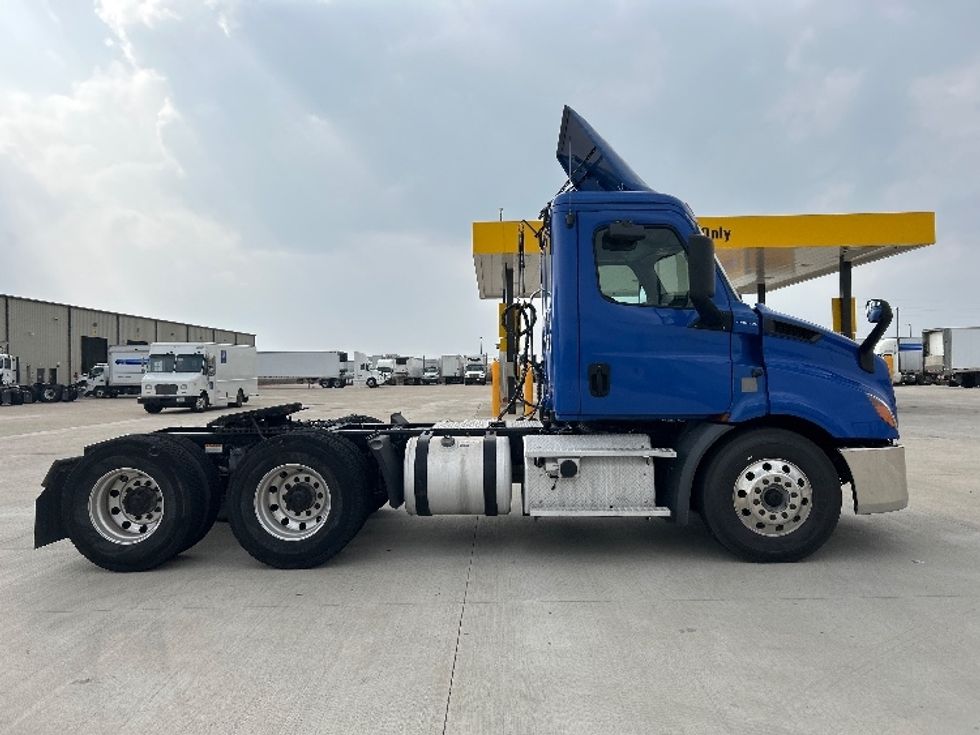 Day Cab Tractor-Heavy Duty Tractors-Freightliner-2019-T11664ST-Katy-TX-288,851\n\t\tmiles-$ 48,500 - Image 8
