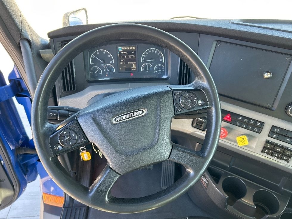 Day Cab Tractor-Heavy Duty Tractors-Freightliner-2019-T11664ST-Katy-TX-320,105\n\t\tmiles-$ 46,250 - Image 10