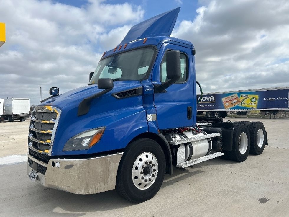 Day Cab Tractor-Heavy Duty Tractors-Freightliner-2019-T11664ST-Katy-TX-320,105\n\t\tmiles-$ 46,250 - Image 3