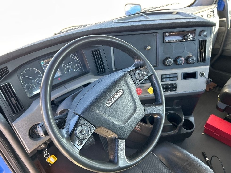 Day Cab Tractor-Heavy Duty Tractors-Freightliner-2019-T11664ST-Katy-TX-320,105\n\t\tmiles-$ 46,250 - Image 9