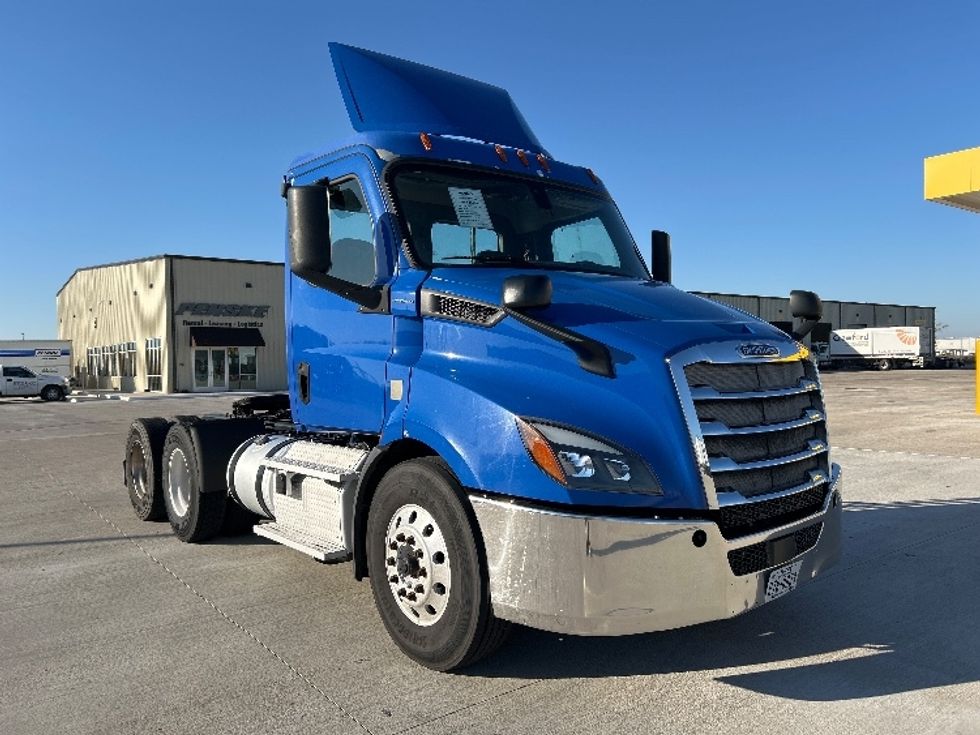 Day Cab Tractor-Heavy Duty Tractors-Freightliner-2019-T11664ST-Katy-TX-332,554\n\t\tmiles-$ 45,500 - Image 1