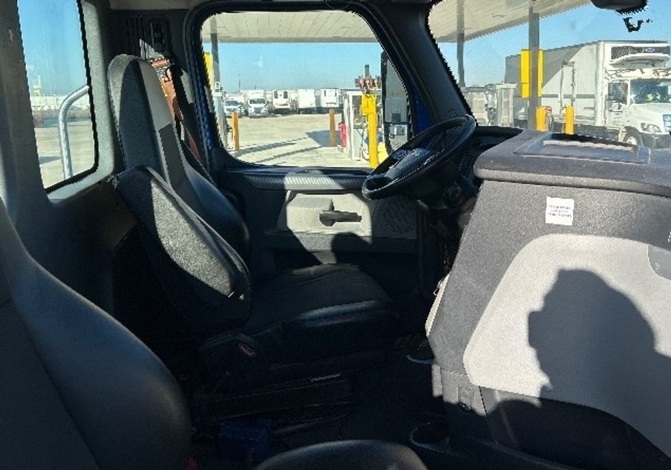 Day Cab Tractor-Heavy Duty Tractors-Freightliner-2019-T11664ST-Katy-TX-332,554\n\t\tmiles-$ 45,500 - Image 13