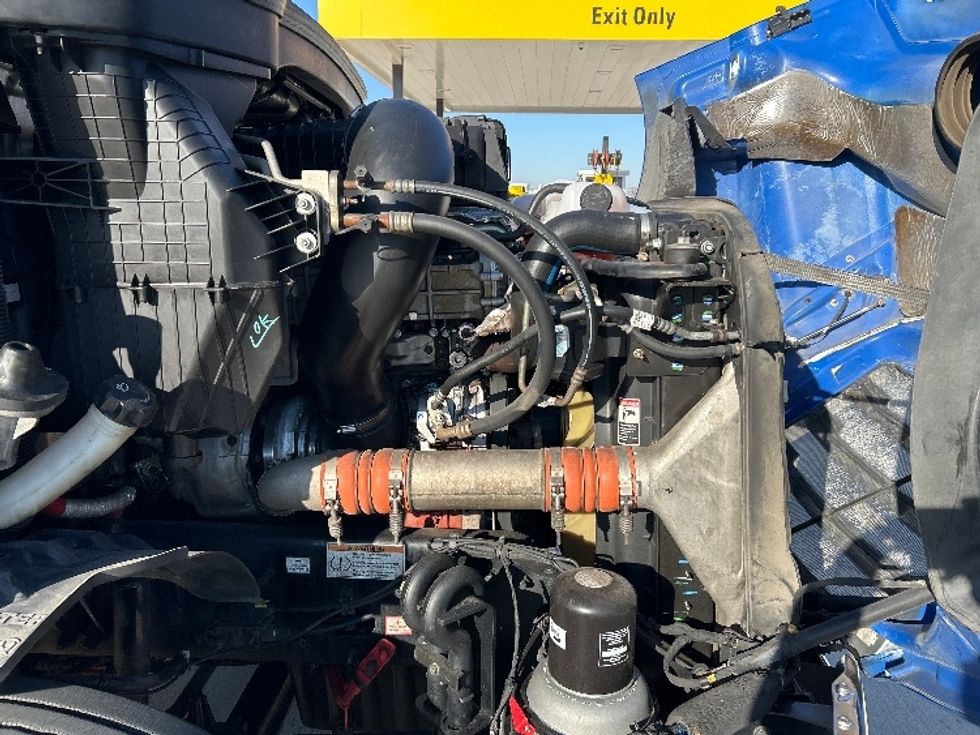 Day Cab Tractor-Heavy Duty Tractors-Freightliner-2019-T11664ST-Katy-TX-332,554\n\t\tmiles-$ 45,500 - Image 14