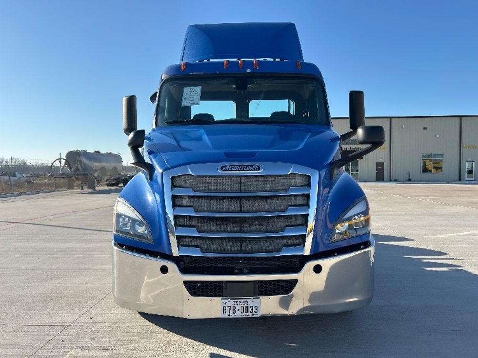 Day Cab Tractor-Heavy Duty Tractors-Freightliner-2019-T11664ST-Katy-TX-332,554\n\t\tmiles-$ 45,500 - Image 2