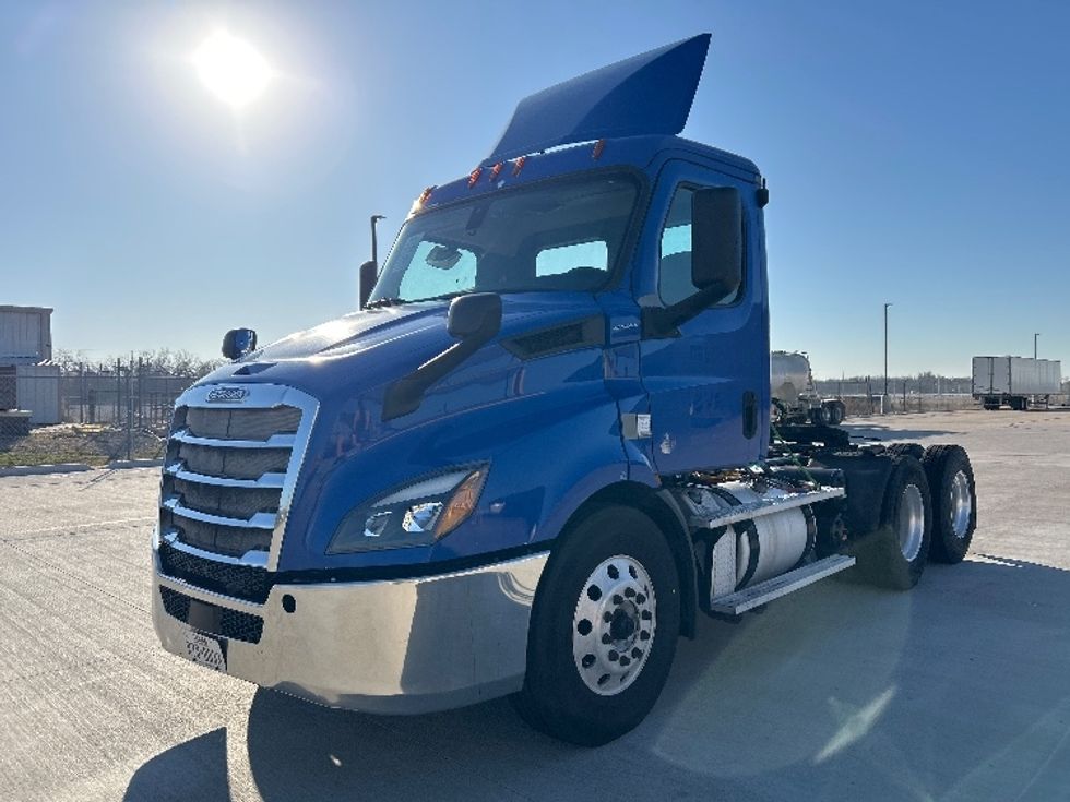 Day Cab Tractor-Heavy Duty Tractors-Freightliner-2019-T11664ST-Katy-TX-332,554\n\t\tmiles-$ 45,500 - Image 3