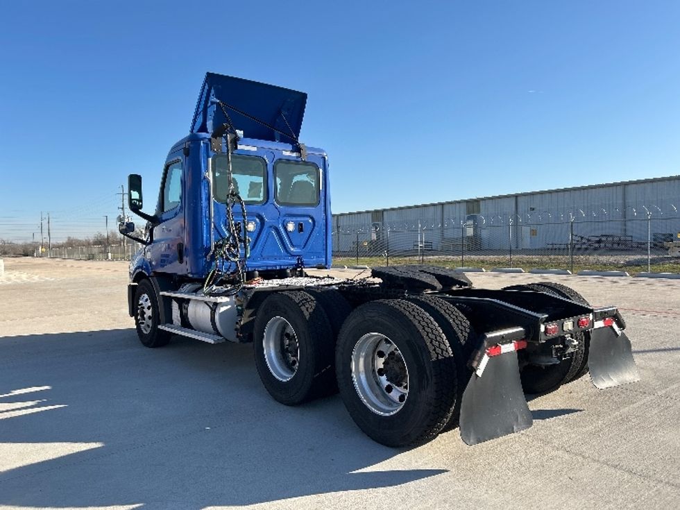 Day Cab Tractor-Heavy Duty Tractors-Freightliner-2019-T11664ST-Katy-TX-332,554\n\t\tmiles-$ 45,500 - Image 5