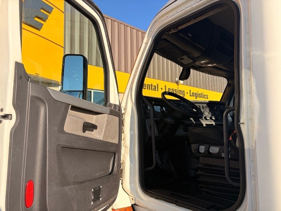 Day Cab Tractor-Heavy Duty Tractors-Freightliner-2019-T11664ST-La Porte-IN-552,845\n\t\tmiles-$ 34,750 - Image 10