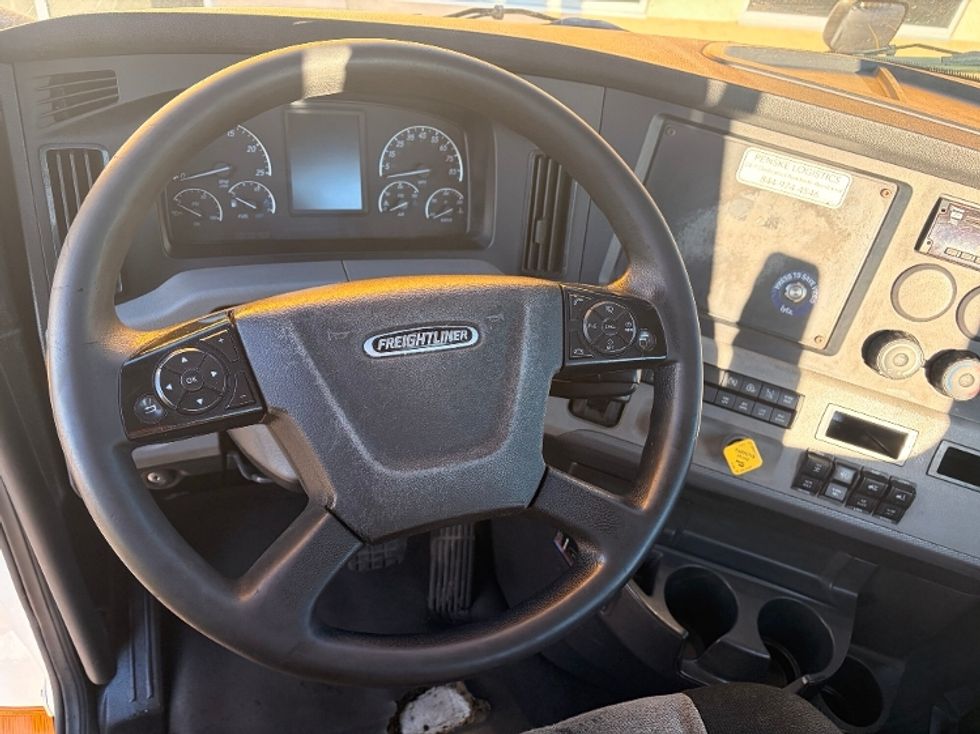 Day Cab Tractor-Heavy Duty Tractors-Freightliner-2019-T11664ST-La Porte-IN-552,845\n\t\tmiles-$ 34,750 - Image 11