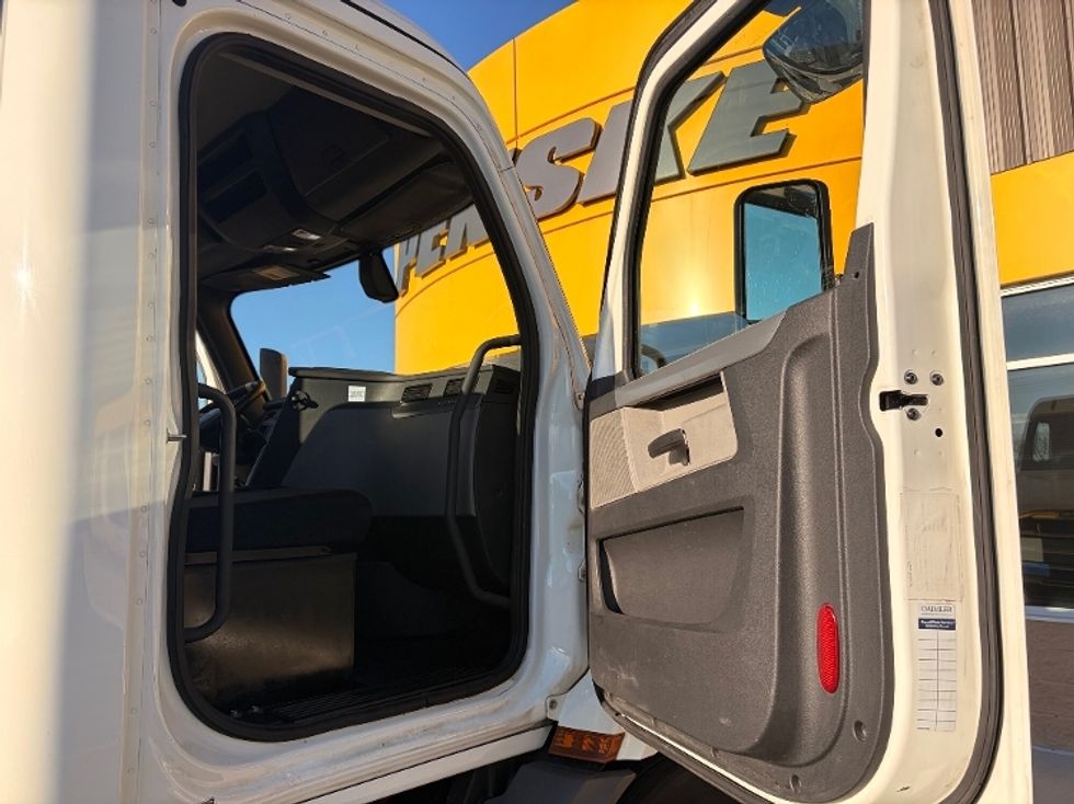 Day Cab Tractor-Heavy Duty Tractors-Freightliner-2019-T11664ST-La Porte-IN-552,845\n\t\tmiles-$ 34,750 - Image 12