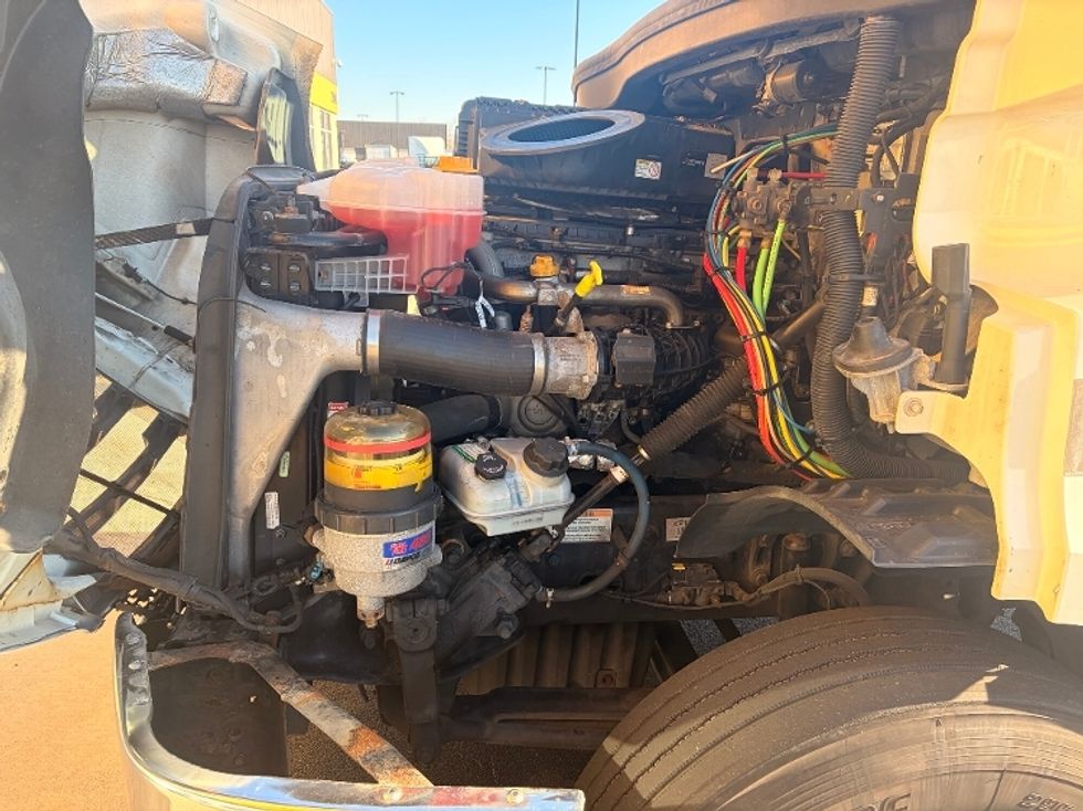 Day Cab Tractor-Heavy Duty Tractors-Freightliner-2019-T11664ST-La Porte-IN-552,845\n\t\tmiles-$ 34,750 - Image 16