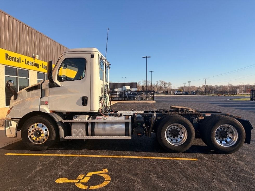 Day Cab Tractor-Heavy Duty Tractors-Freightliner-2019-T11664ST-La Porte-IN-552,845\n\t\tmiles-$ 34,750 - Image 4