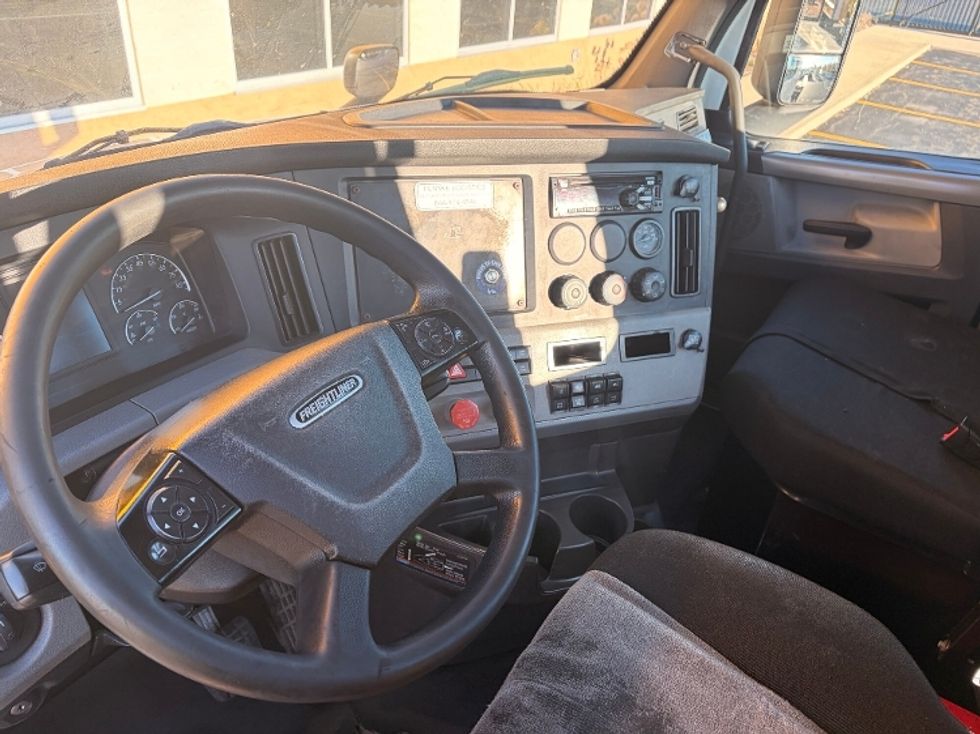 Day Cab Tractor-Heavy Duty Tractors-Freightliner-2019-T11664ST-La Porte-IN-552,845\n\t\tmiles-$ 34,750 - Image 6